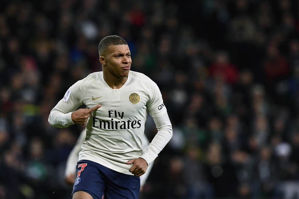 每日一练：儿童生长激素缺乏症的特征性表现是什么？